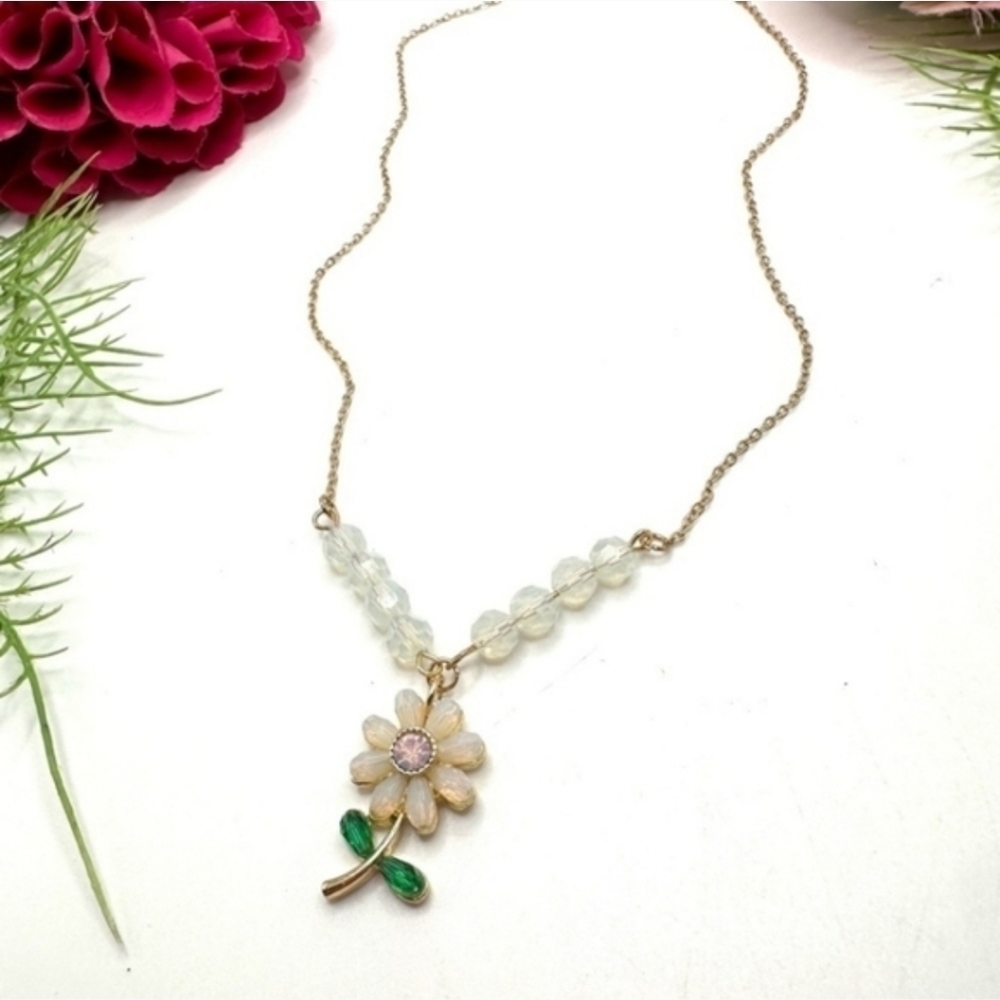 NEW⚜️”Adaline” Opalescent Flower Charm Necklace - Picture 8 of 9